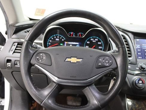 Used 2014 Chevrolet Impala LT w/ Convenience Package image 37