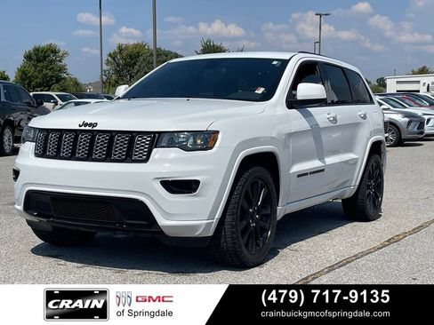 Used 2021 Jeep Grand Cherokee Laredo X AWD/4WD image 3