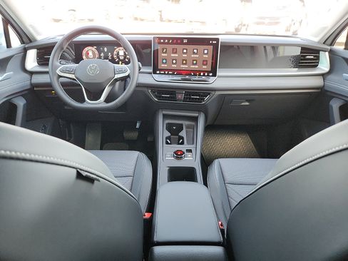 New 2026 Volkswagen Tiguan SE FWD image 11