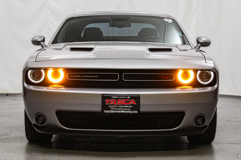 Used 2016 Dodge Challenger R/T RWD image 4