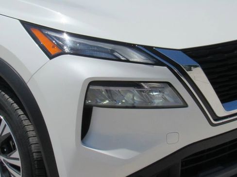 Used 2023 Nissan Rogue SV FWD image 9