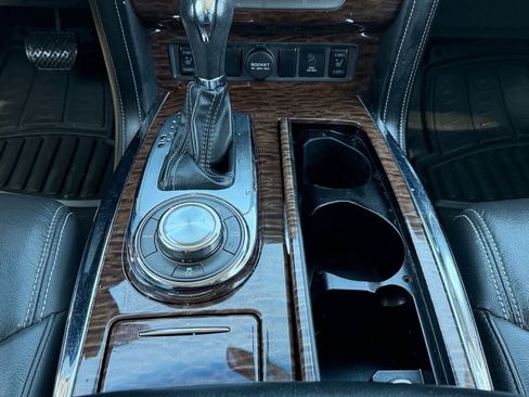 Used 2017 Nissan Armada SV image 17