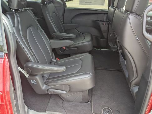 New 2026 Chrysler Pacifica Select FWD image 28