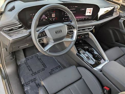 Used 2025 Audi Q5 Premium Plus w/ Premium Plus AWD/4WD image 3