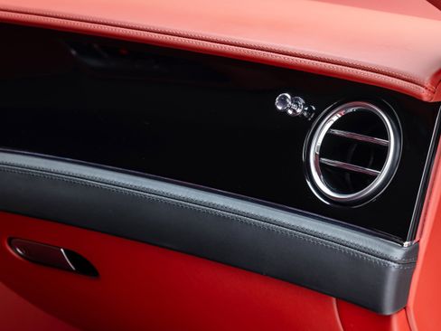 Used 2020 Bentley Continental GT image 40