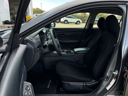Used 2025 Nissan Sentra S image 9