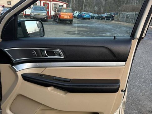 Used 2017 Ford Explorer XLT w/ Equipment Group 202A image 23