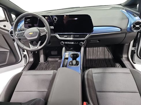 Used 2025 Chevrolet Equinox EV LT w/ LPO, All-Weather Mat Package FWD image 9