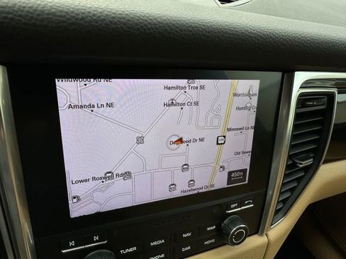 Used 2018 Porsche Macan w/ Premium Package Plus image 27