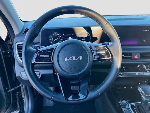 Used 2024 Kia Seltos EX image 11