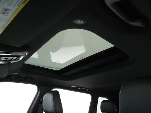 New 2025 Jeep Grand Cherokee Altitude image 15