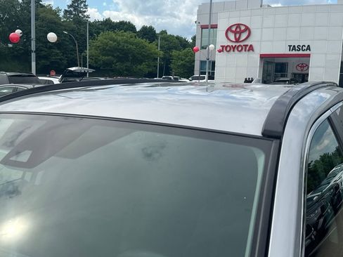 Used 2025 Toyota RAV4 XLE AWD/4WD image 42