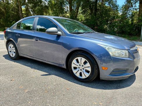 Used 2014 Chevrolet Cruze LS FWD image 2