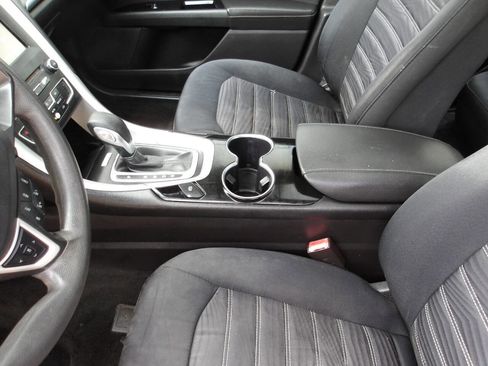 Used 2016 Ford Fusion SE image 19