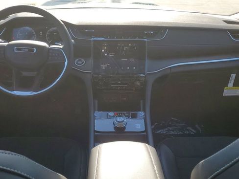 New 2025 Jeep Grand Cherokee L Altitude image 10