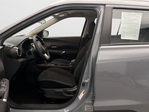 Used 2023 Nissan Kicks SV w/ Exterior Package FWD image 8