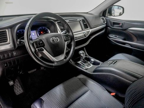 Used 2016 Toyota Highlander Plus FWD image 22