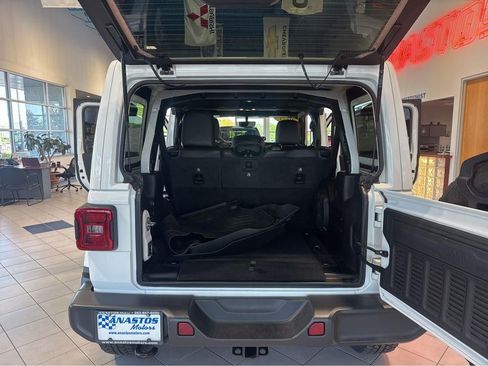 Used 2021 Jeep Wrangler Unlimited Sahara AWD/4WD image 13