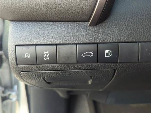Used 2018 Toyota Camry XLE FWD image 11