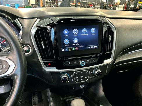 Used 2022 Chevrolet Traverse LT image 19