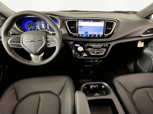 New 2026 Chrysler Pacifica Select image 6