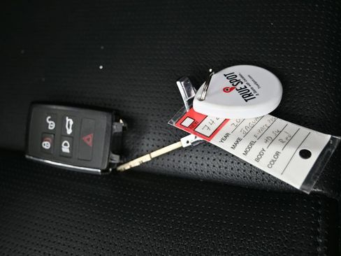 Used 2025 Jaguar F-PACE R-Dynamic S image 30