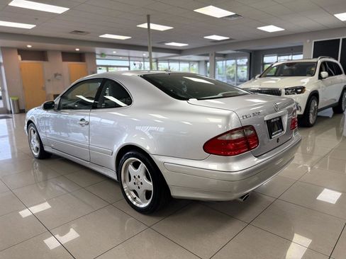 Used 2001 Mercedes-Benz CLK 320 Coupe image 2
