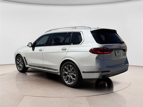 Used 2024 BMW X7 xDrive40i w/ Premium Package image 3