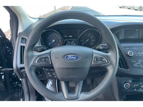 Used 2018 Ford Focus SE FWD image 32
