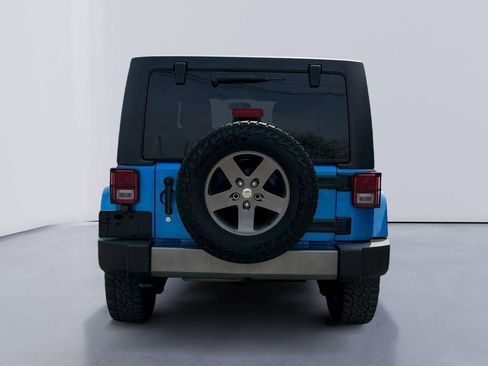 Used 2015 Jeep Wrangler Unlimited Freedom Edition image 4