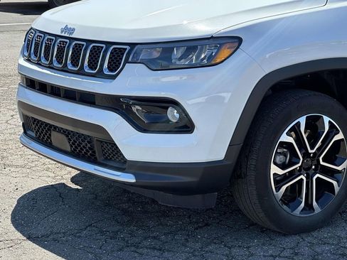 Used 2023 Jeep Compass Limited image 8