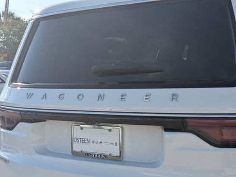 Used 2024 Jeep Wagoneer L Series II w/ Flexible Seating Group AWD/4WD image 16