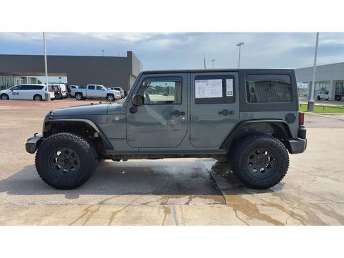Used 2015 Jeep Wrangler Unlimited Rubicon w/ Connectivity Group AWD/4WD image 5