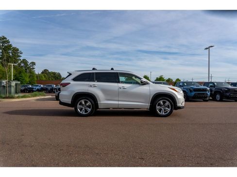 Used 2016 Toyota Highlander Limited image 4