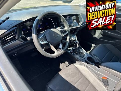 Used 2024 Volkswagen Jetta SE FWD image 16