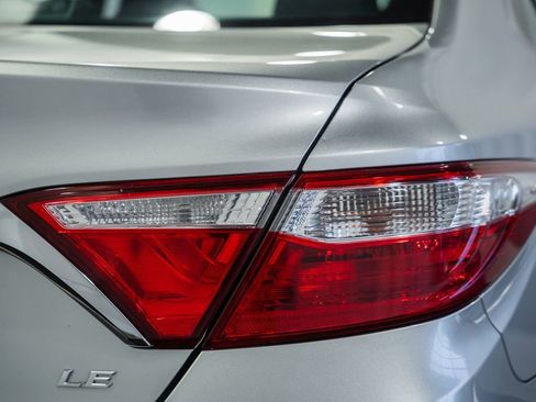 Used 2017 Toyota Camry LE FWD image 6