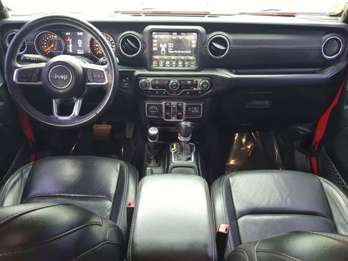 Used 2018 Jeep Wrangler Unlimited Sahara image 15