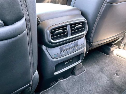 Used 2025 Honda Pilot EX-L image 10