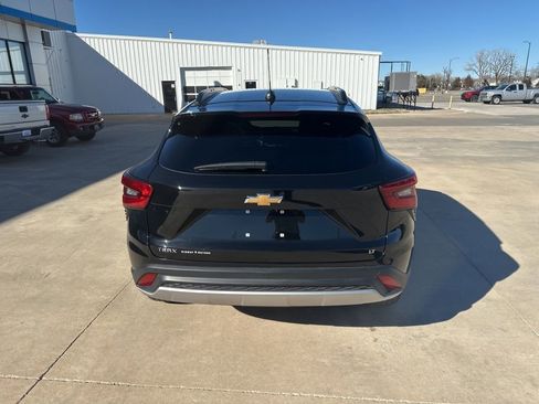 Used 2025 Chevrolet Trax LT w/ Driver Confidence Package image 27