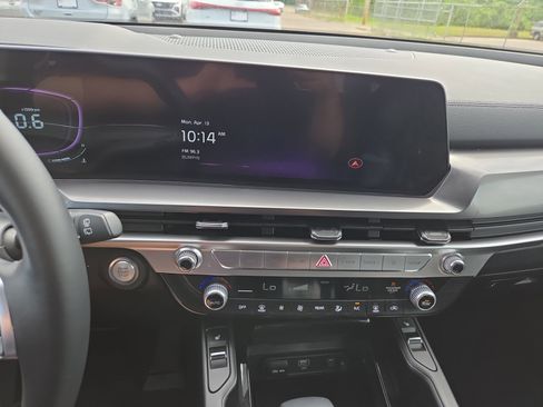 Used 2025 Kia Telluride S image 12