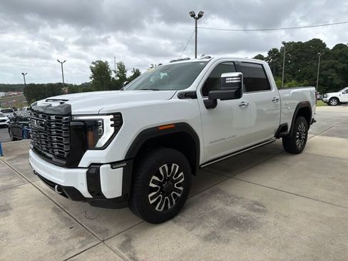 Used 2025 GMC Sierra 2500 Denali Ultimate AWD/4WD image 3