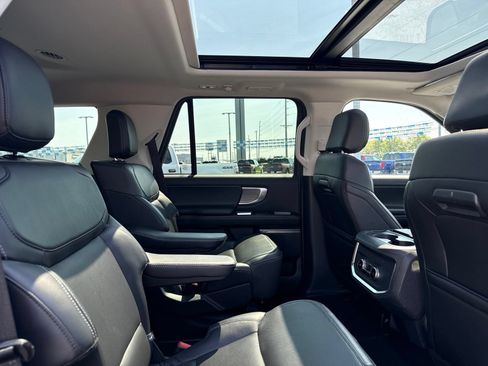 Used 2025 Ford Expedition Platinum AWD/4WD image 8