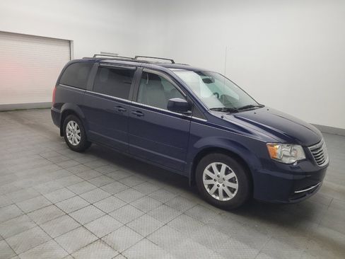 Used 2016 Chrysler Town & Country LX FWD image 11