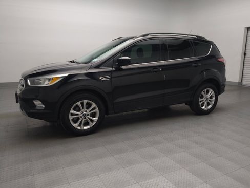 Used 2018 Ford Escape SE image 2