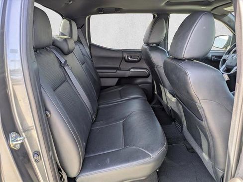 Used 2020 Toyota Tacoma Limited image 19