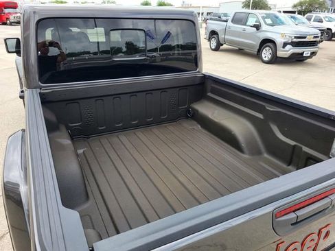 Used 2023 Jeep Gladiator Mojave w/ Cold Weather Group AWD/4WD image 22