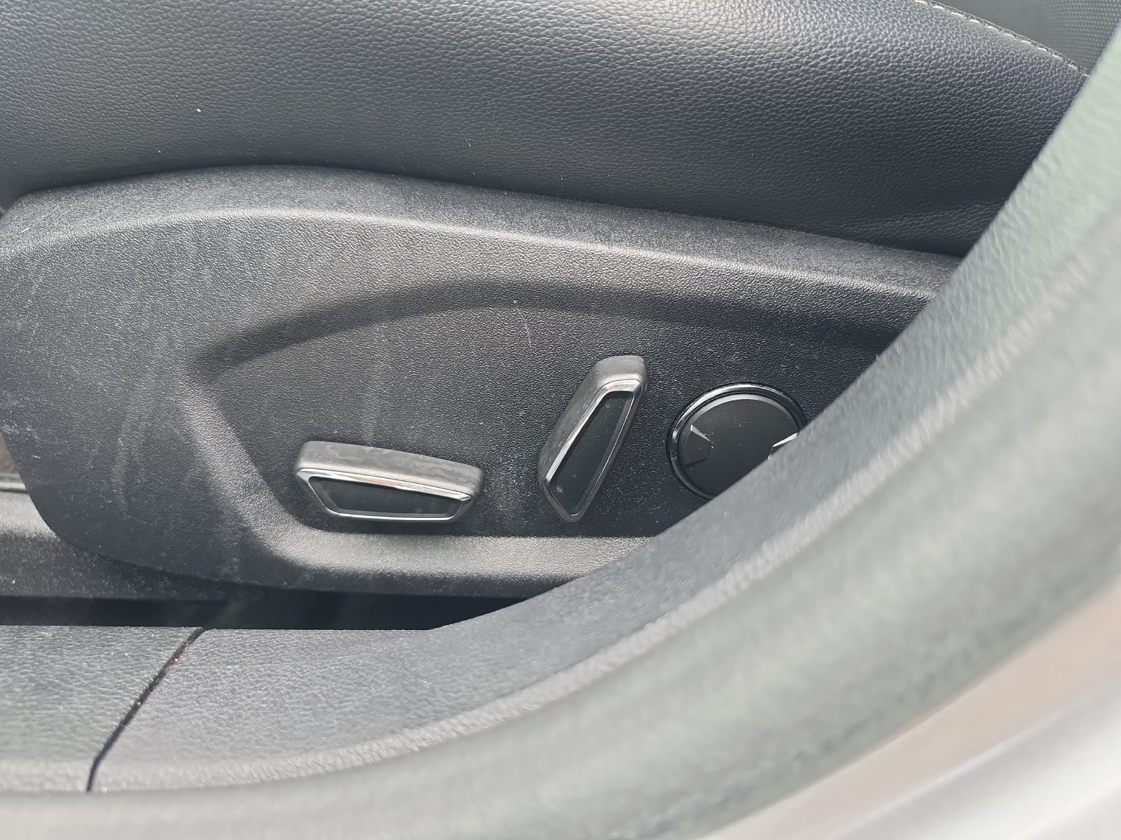 Used 2020 Ford Fusion Titanium AWD/4WD image 16
