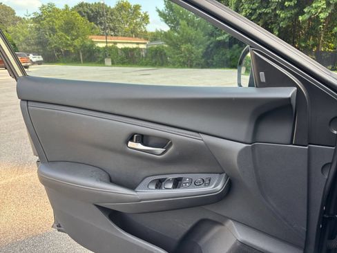 Used 2025 Nissan Sentra SV FWD image 18