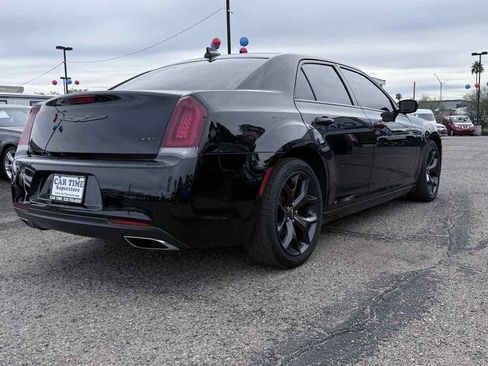 Used 2022 Chrysler 300 Touring w/ Sport Appearance Package image 5
