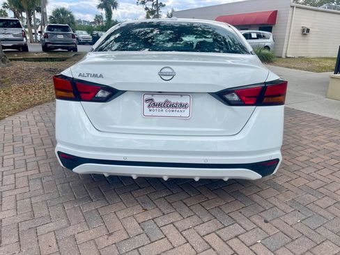 Used 2025 Nissan Altima 2.5 SV FWD image 4